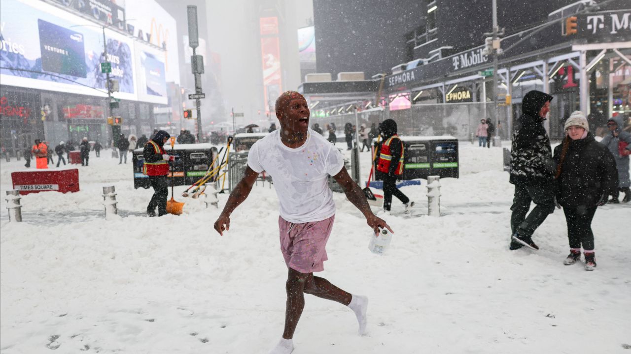 พายุฤดูหนาวถล่มสหรัฐฯ ทำไฟดับกระทบประชาชนกว่า 1 ล้านคน