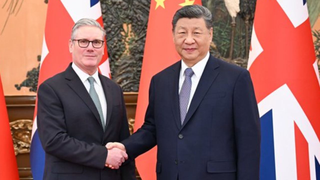 สี จิ้นผิง และ เคียร์ สตาร์เมอร์ ร่วมมือฟื้นฟูความสัมพันธ์จีน-อังกฤษ