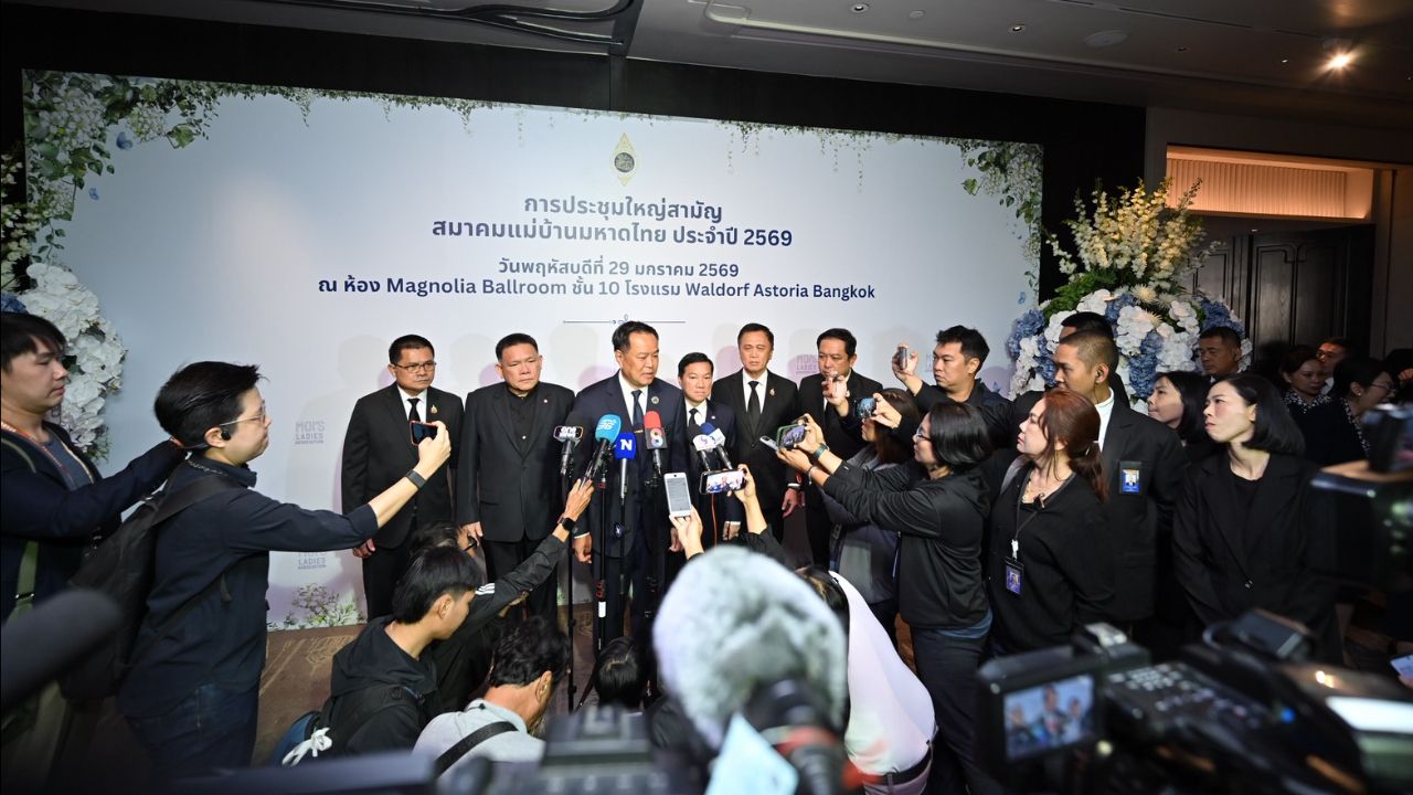 นายกรัฐมนตรีชื่นชมแม่บ้านมหาดไทยเป็นแรงสนับสนุนสำคัญ