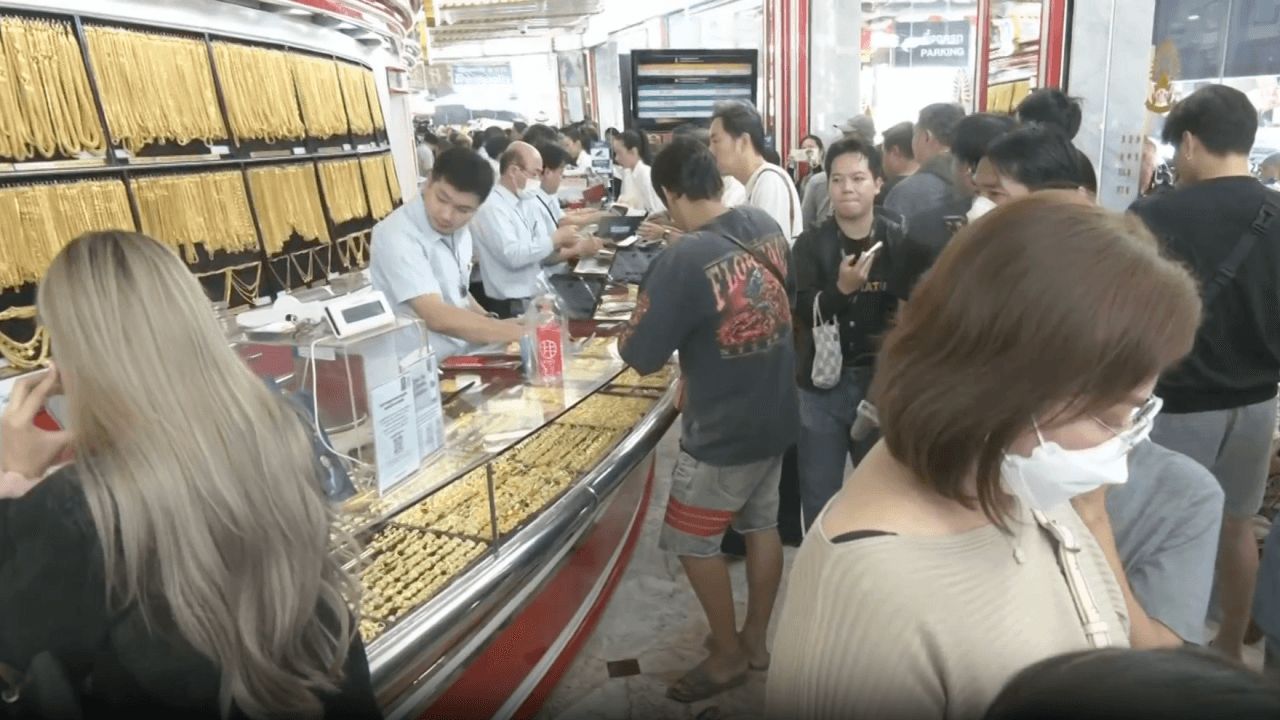 ทองคำราคาพุ่ง 3,700 บาท ประชาชนแน่นเยาวราชแห่ซื้อขาย