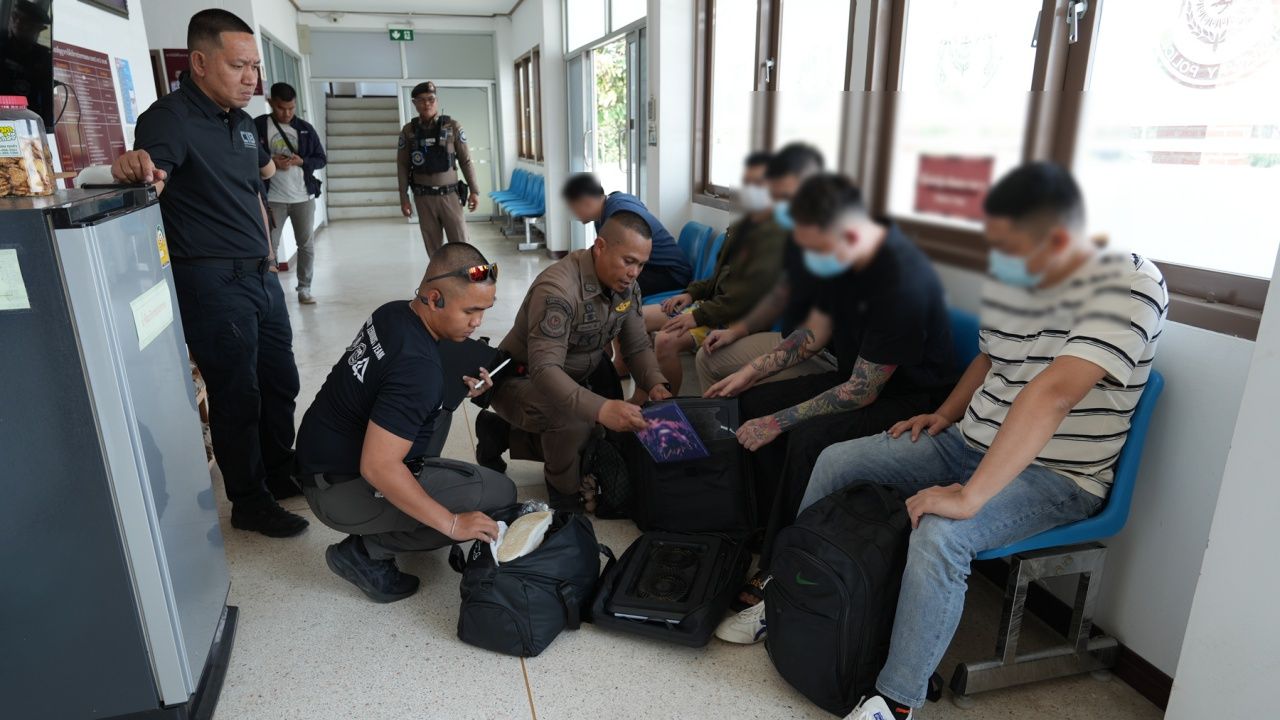 ตำรวจทางหลวงปราจีนบุรีจับขบวนการขน 'จีนเทา' สแกมเมอร์เข้ากรุงเทพฯ