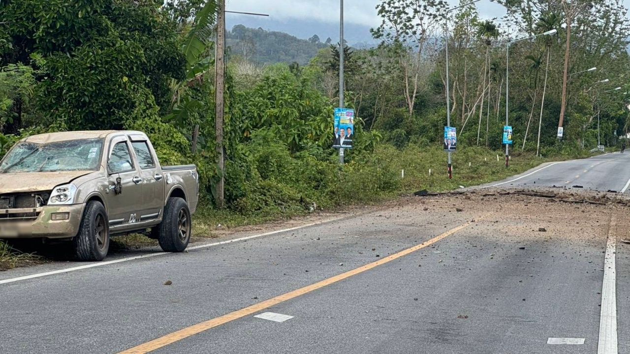 ดักบึมรือเสาะ ระเบิดรถกระบะชาวบ้าน กาโดะ-นราธิวาส เจ็บ 3 ราย เจ้าหน้าที่รุดตรวจสอบ