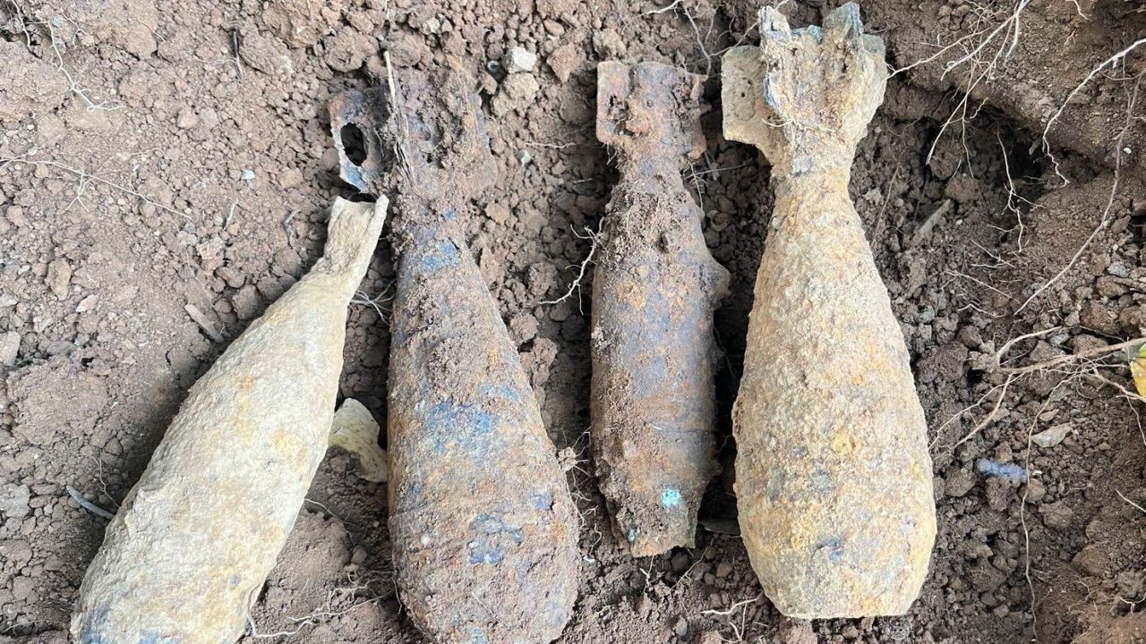 ชาวบ้านพะเยาตื่นตระหนก พบลูกระเบิด 4 ลูกในป่า