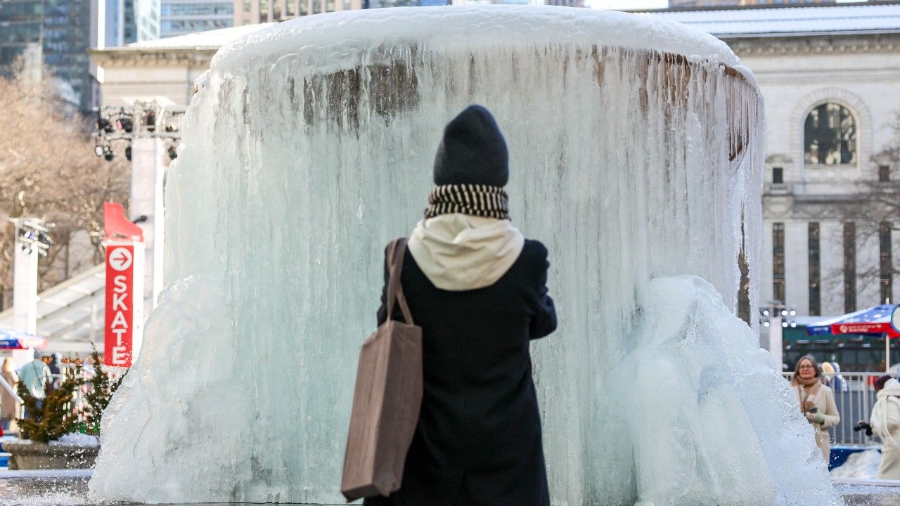 นิวยอร์กเผชิญอากาศหนาวจัด เสียชีวิตแล้ว 18 ราย อุณหภูมิต่ำสุดในรอบ 60 ปี