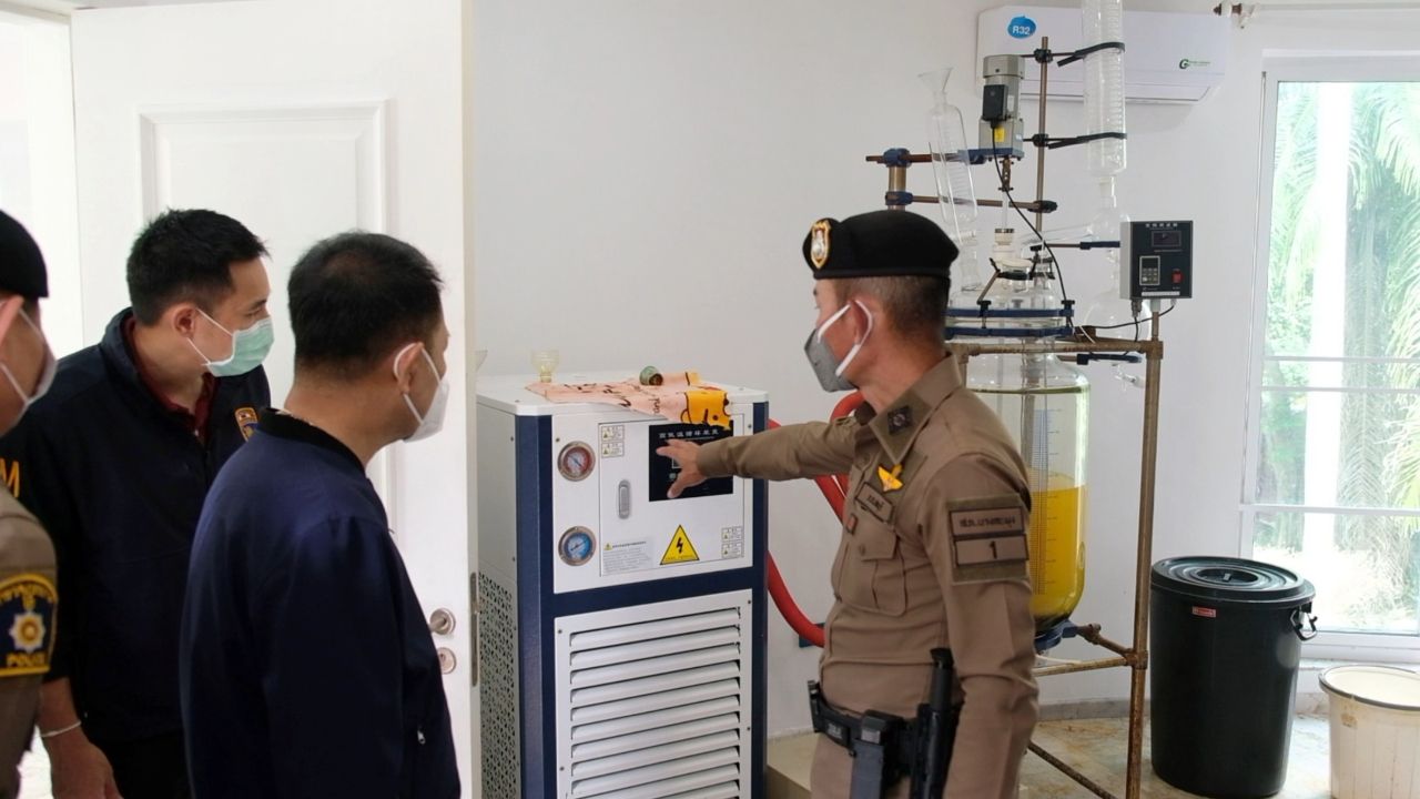 ผู้ว่าฯ ชลบุรี ตรวจสอบห้องแล็บชาวจีน สั่งเร่งพิสูจน์สารเคมี