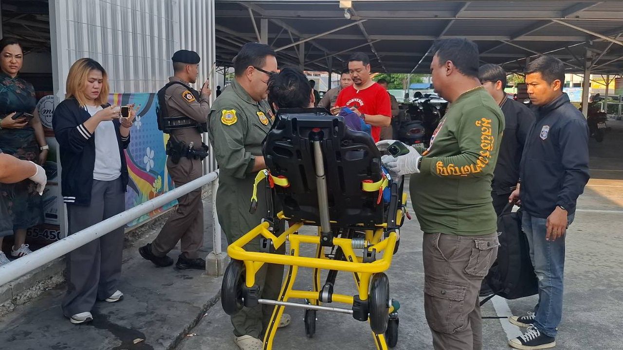 ชายบุกเดี่ยวขู่ผู้จัดการธนาคารด้วยน้ำมันเพื่อเรียกเงิน 5 ล้าน