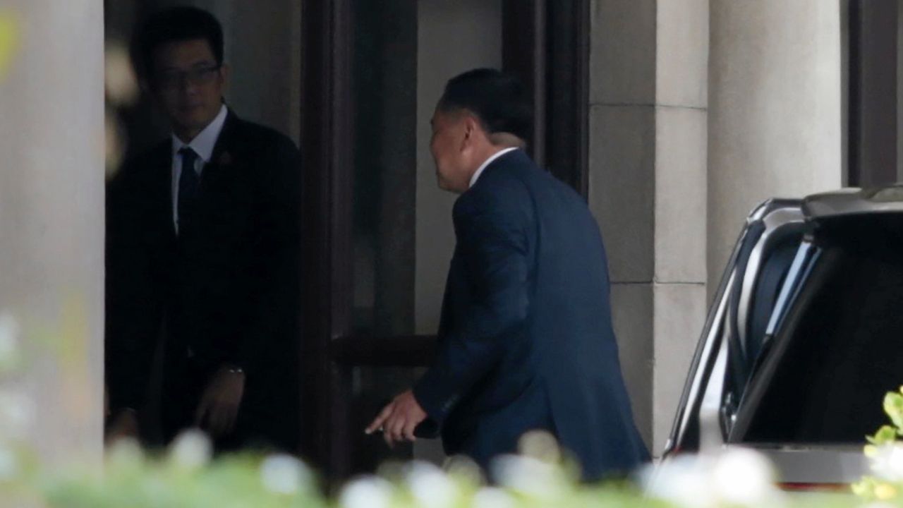 นายอนุทินเข้าทำเนียบฯ ก่อนเปิดงานครบรอบ 141 ปี โรงเรียนอัสสัมชัญ