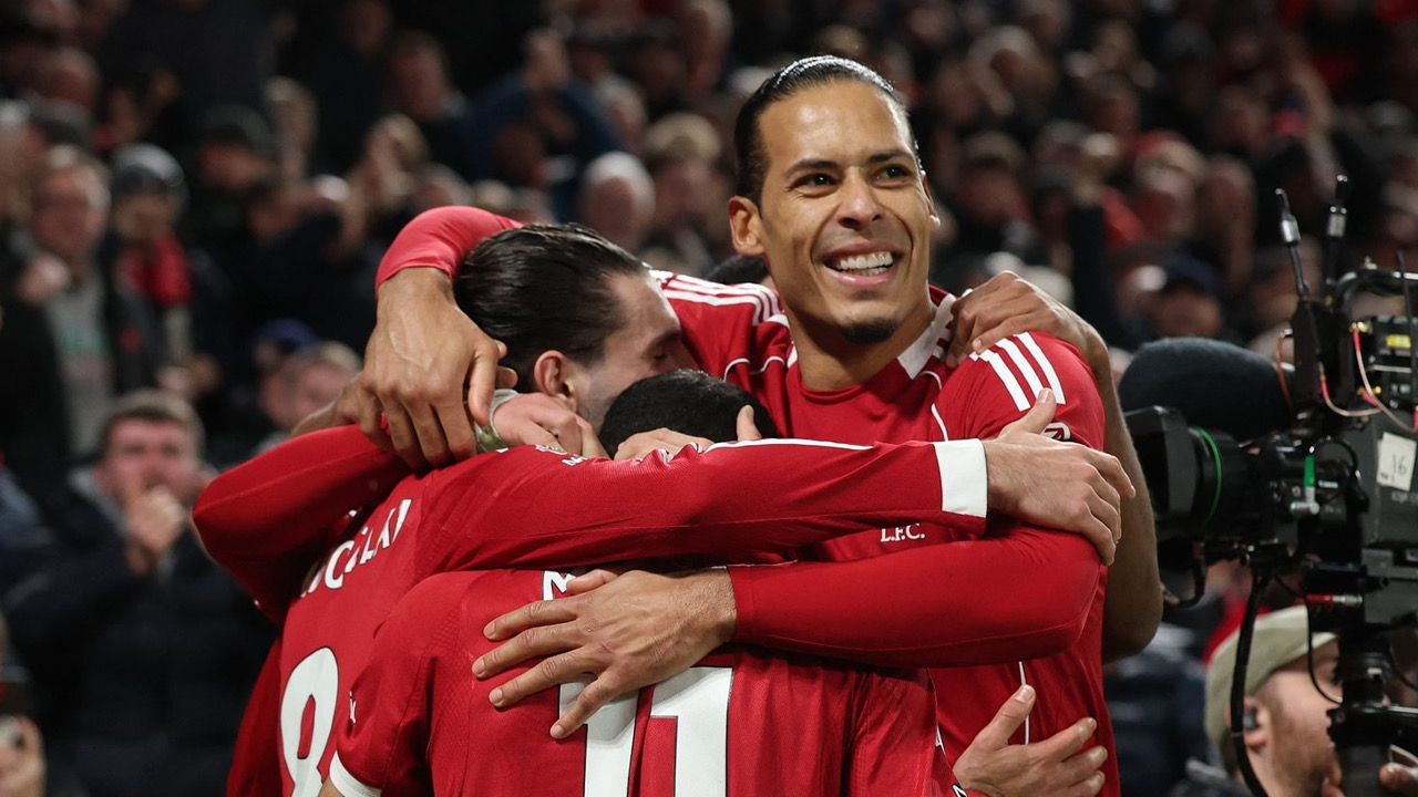 แมนฯ ยูไนเต็ด คว้าชัยเหนือลิเวอร์พูล 2-1 ในเกมดาร์บี้แห่งศตวรรษ