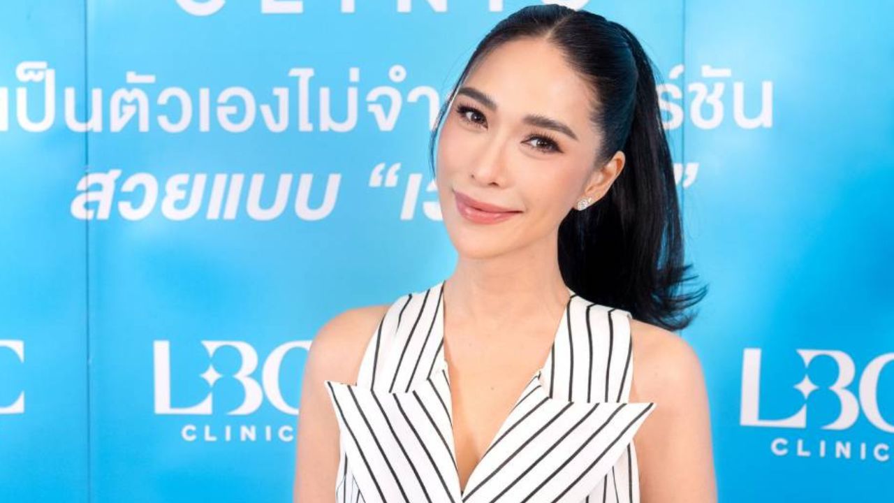 พลอย เฌอมาลย์ ส่งมอบเงินบริจาค 5 แสนบาท สู่สถาบันมะเร็งแห่งชาติ