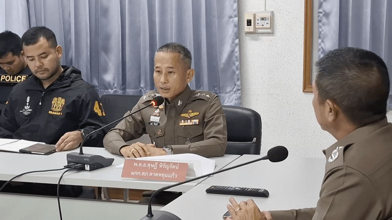 ตำรวจลาดหลุมแก้วเร่งติดตามคนร้ายหนีหมายจับ ยันไม่พบเหตุข่มขู่ในโรงเรียน