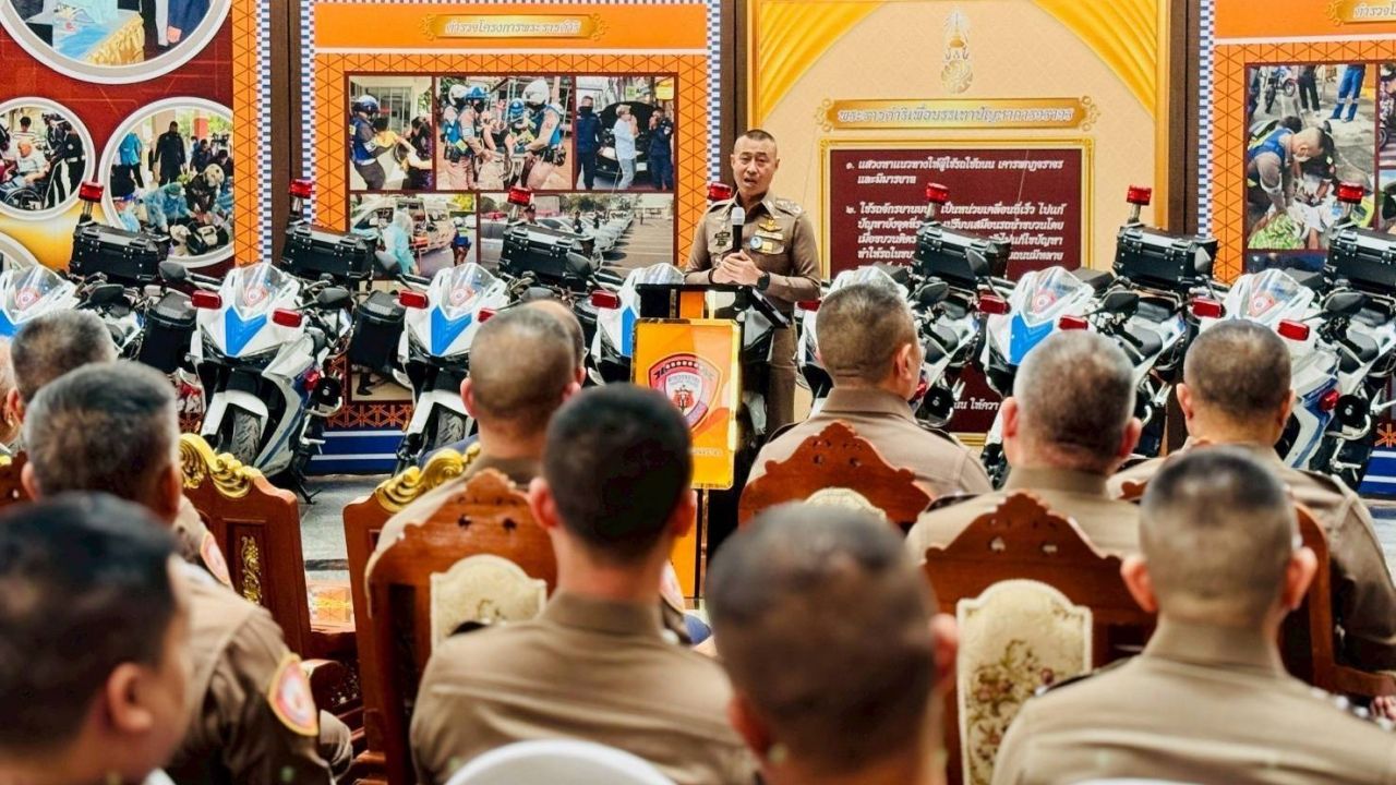 พล.ต.อ.สำราญ รอง ผบ.ตร. รับมอบ จยย. CBR500R สนับสนุนงานจราจรโครงการพระราชดำริ