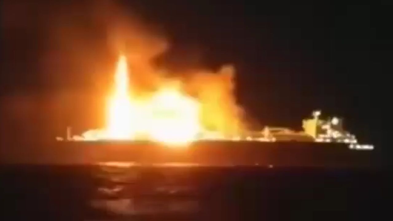 เรือบรรทุกก๊าซรัสเซียอับปางในทะเลเมดิเตอร์เรเนียน หลังถูกโจมตี