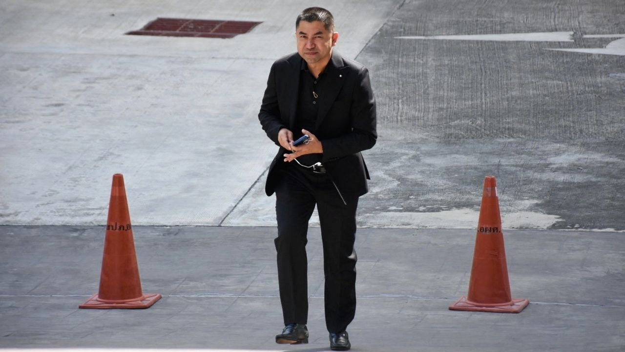 ศาลแพ่งสั่งยึดทรัพย์ บิ๊กโจ๊กและภรรยา กว่า 4.7 แสนบาท