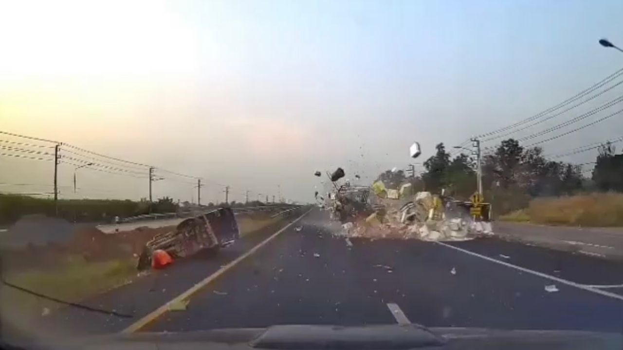 อุบัติเหตุชนกัน 3 คันที่ชัยภูมิ เสียชีวิต 1 ราย บาดเจ็บ 3 ราย