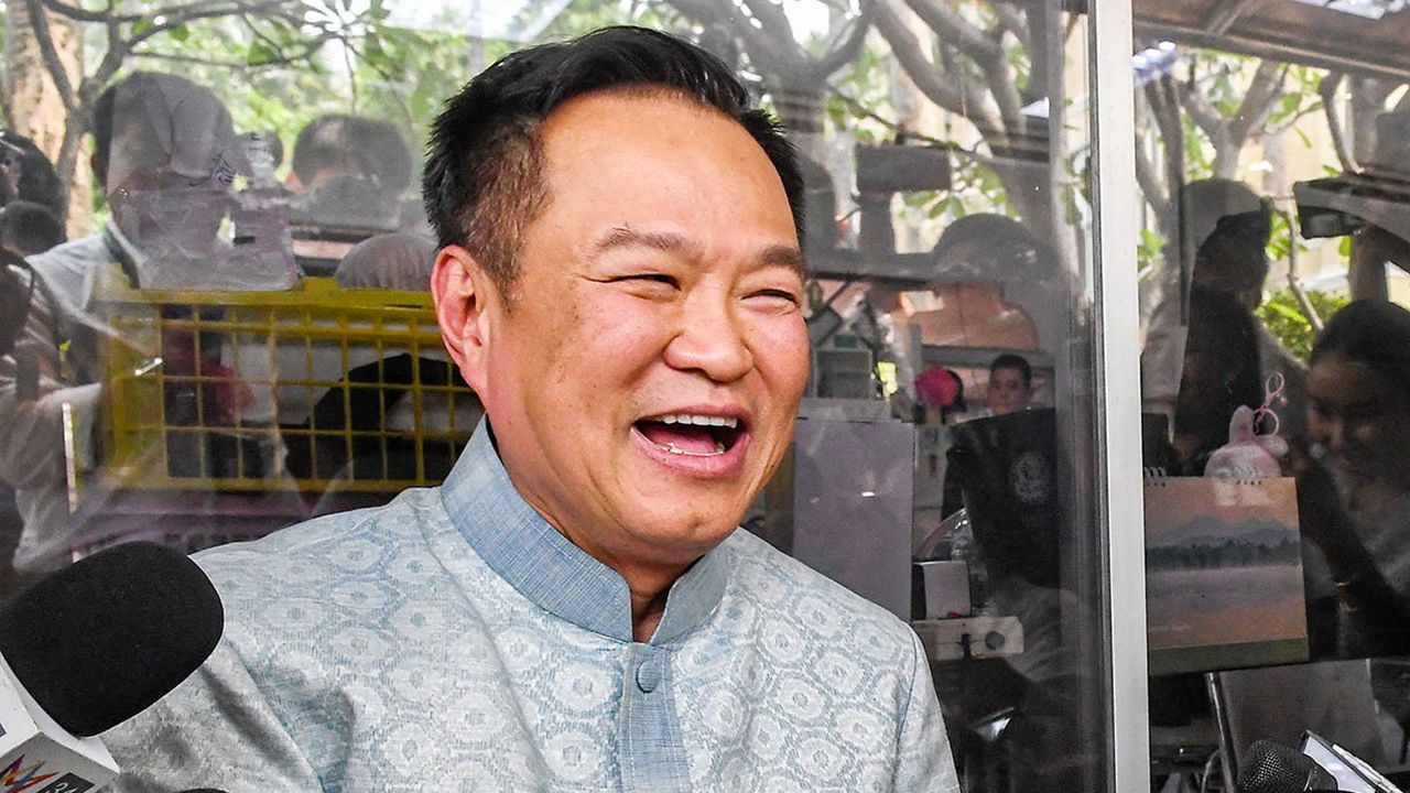 “อนุทิน” ปัดข่าวตีตก 2 รัฐมนตรีเพื่อไทย สมศักดิ์-สุริยะ “กล้าธรรม” ดาหน้าโต้ ส่อมี 9 งูเห่า