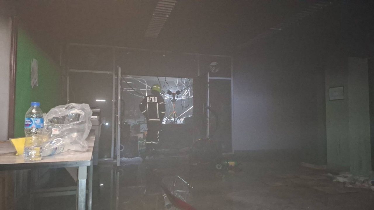 ไฟไหม้สำนักงานเขตบางขุนเทียน คาดต้นเพลิงมาจากไฟฟ้าลัดวงจร