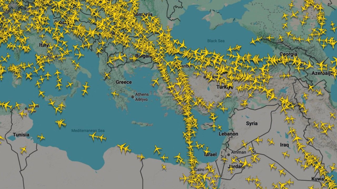 ผู้โดยสารติดค้างทั่วยุโรป หลังระบบสื่อสารขัดข้องบีบกรีซปิดน่านฟ้า