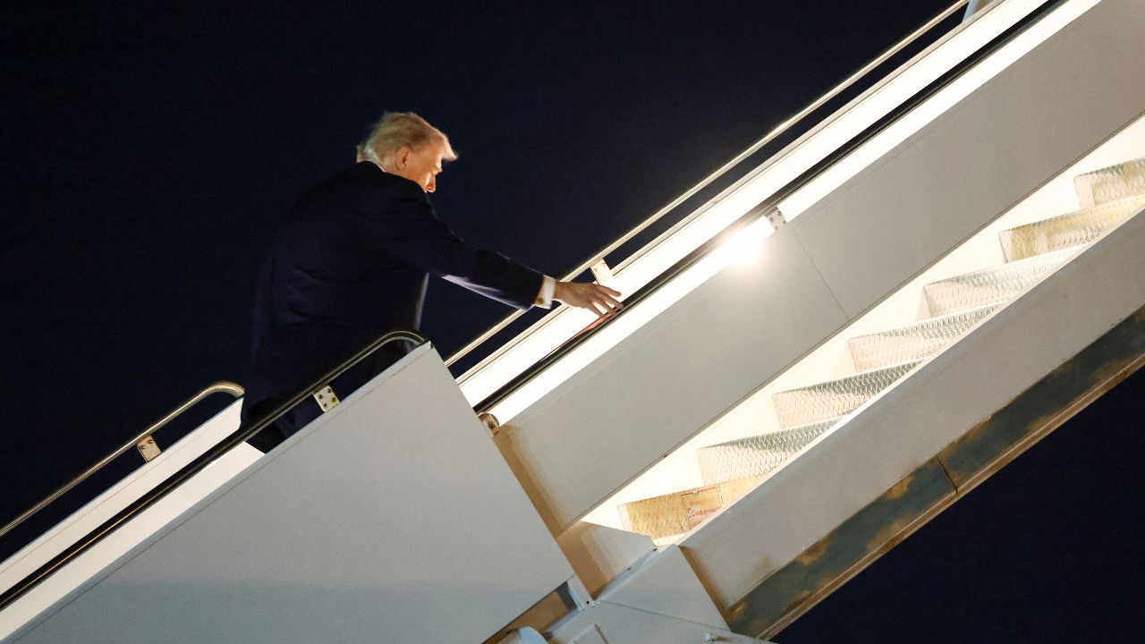 แอร์ฟอร์ซวันขัดข้อง ทำทรัมป์ต้องเปลี่ยนเครื่องไปประชุมดาวอส