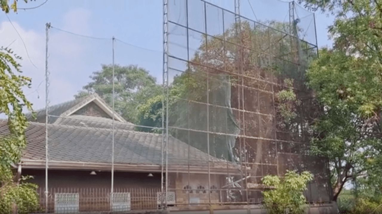 สนามกอล์ฟปทุมธานีเร่งสร้างตาข่ายป้องกันลูกกอล์ฟตกใส่บ้าน