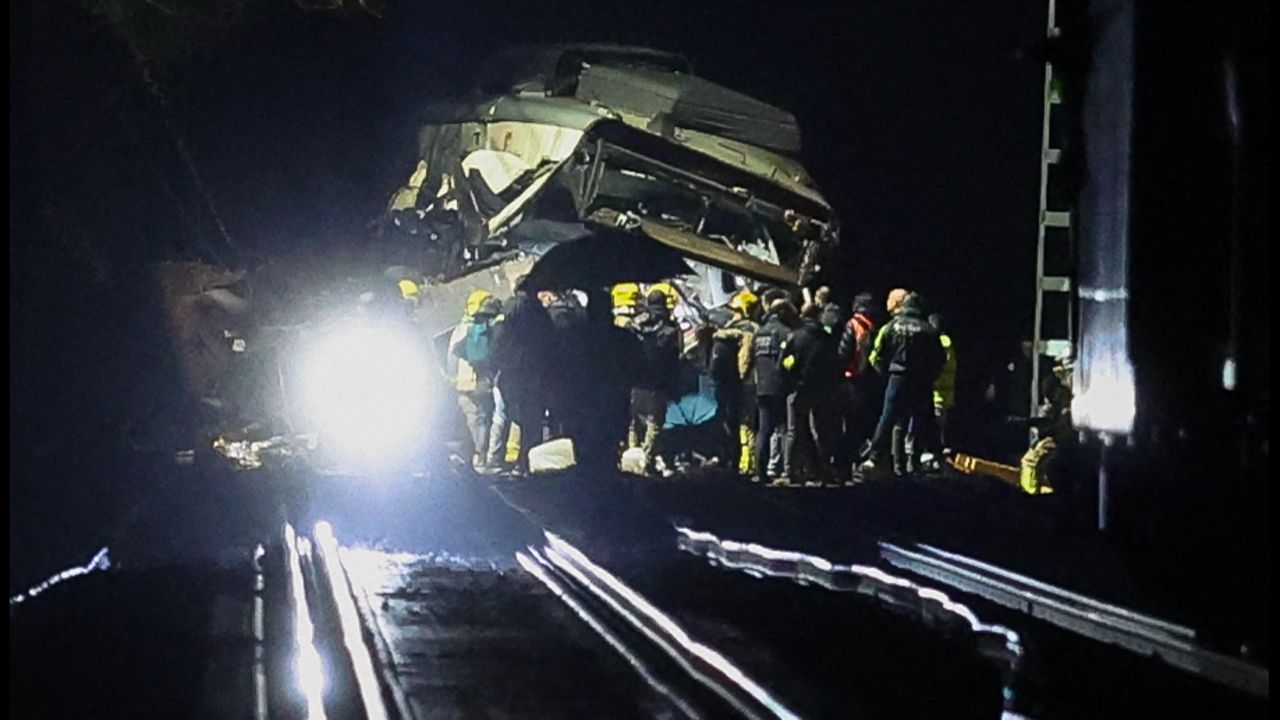 อุบัติเหตุรถไฟตกรางใกล้บาร์เซโลนา ส่งผลคนขับเสียชีวิตและผู้โดยสารบาดเจ็บ 37 ราย