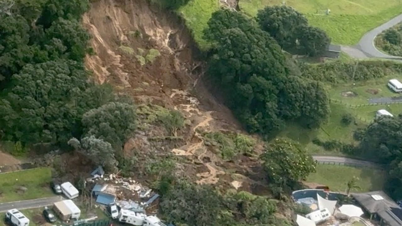 ดินถล่มรุนแรงในนิวซีแลนด์ เจ้าหน้าที่เร่งค้นหาผู้สูญหาย