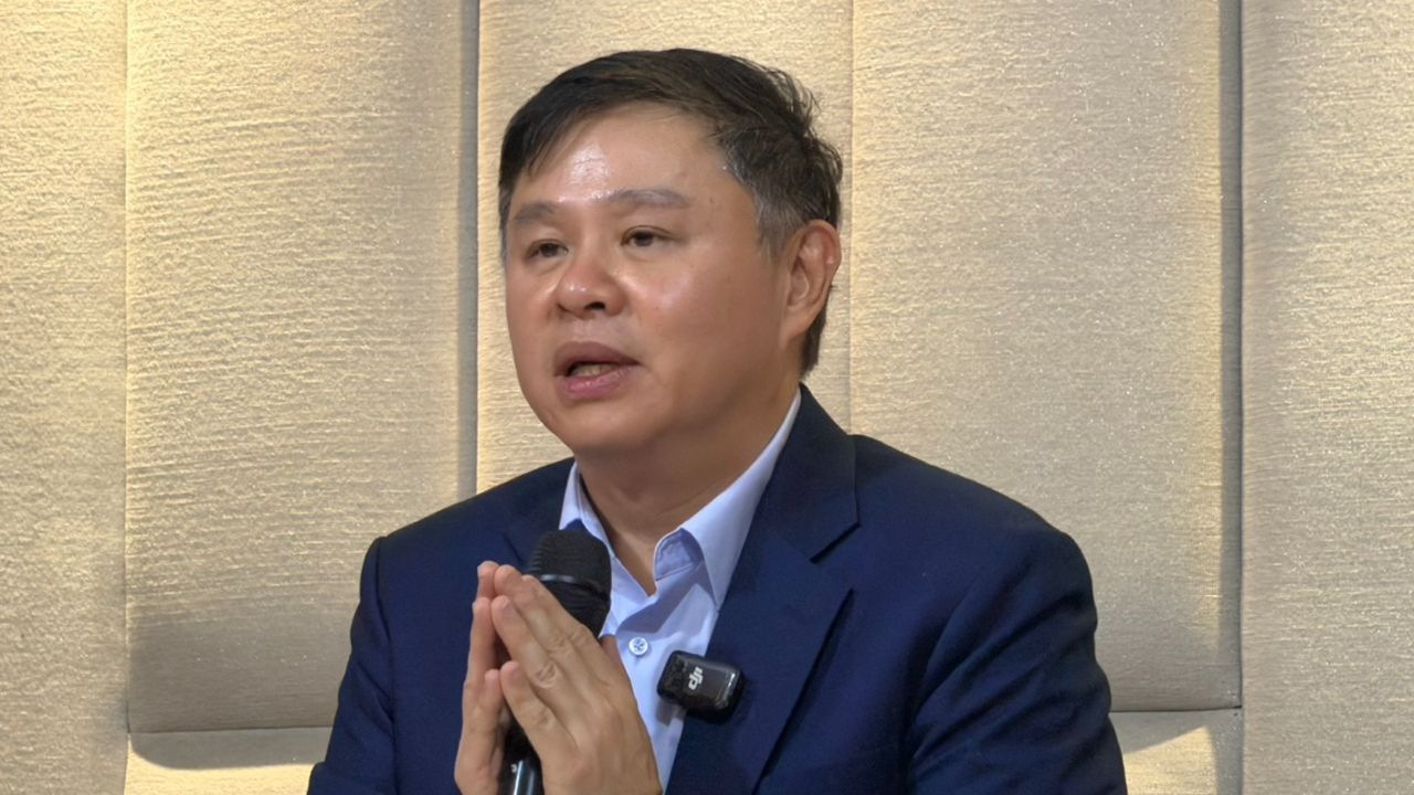 ทนายแก้วยอมรับหอมกอดสาว 18 ปี พร้อมเรียกค่าเสียหาย 5 ล้าน