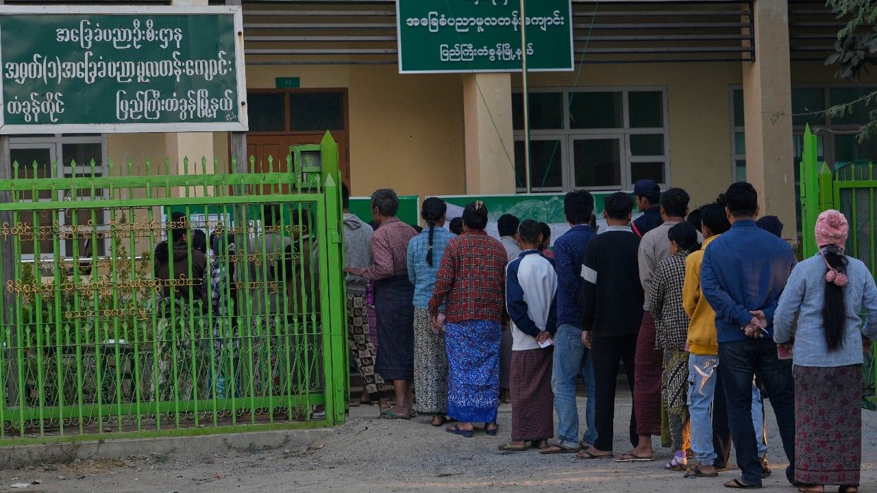 เมียนมาเปิดคูหาเลือกตั้งรอบสุดท้าย คาดพรรครัฐบาลทหารชนะถล่มทลาย