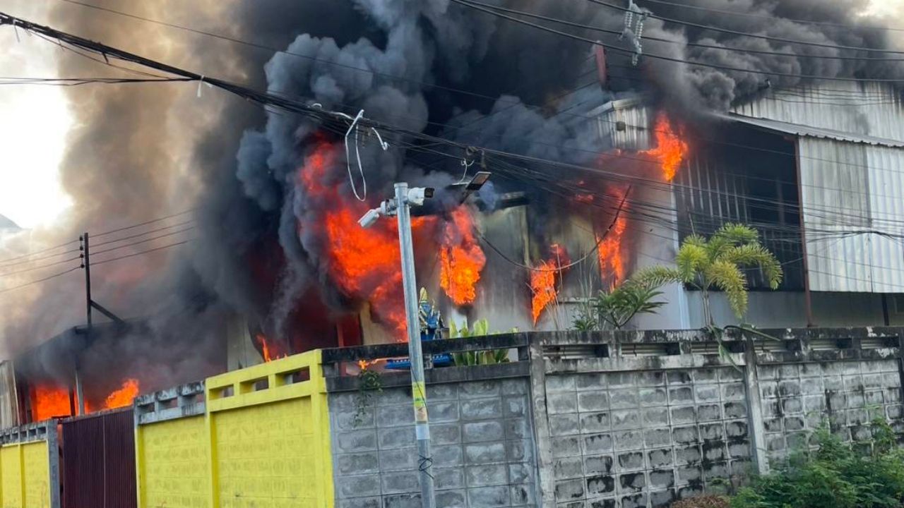 ไฟไหม้โกดังผลิตเครื่องมือแพทย์ในแจ้งวัฒนะ สาเหตุจากคนงานย่างหมู