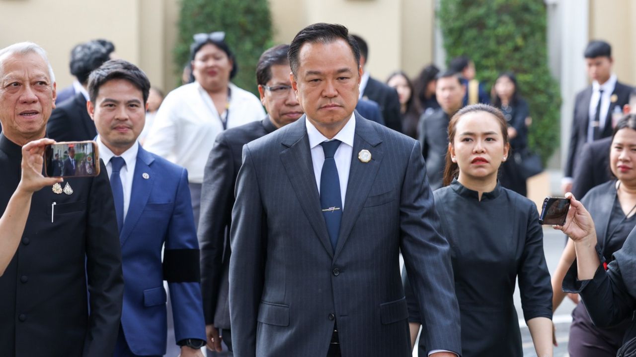 อนุทิน สั่งเอาผิดกรณีไฟไหม้ซากเครนถล่มพระราม 2