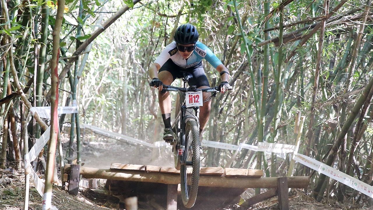 “ภุมรัตน์” ฟอร์มเยี่ยมคว้าแชมป์ครอสคันทรี่ เสือภูเขาชิงแชมป์ ปทท. สนาม 1 ที่ทองผาภูมิ