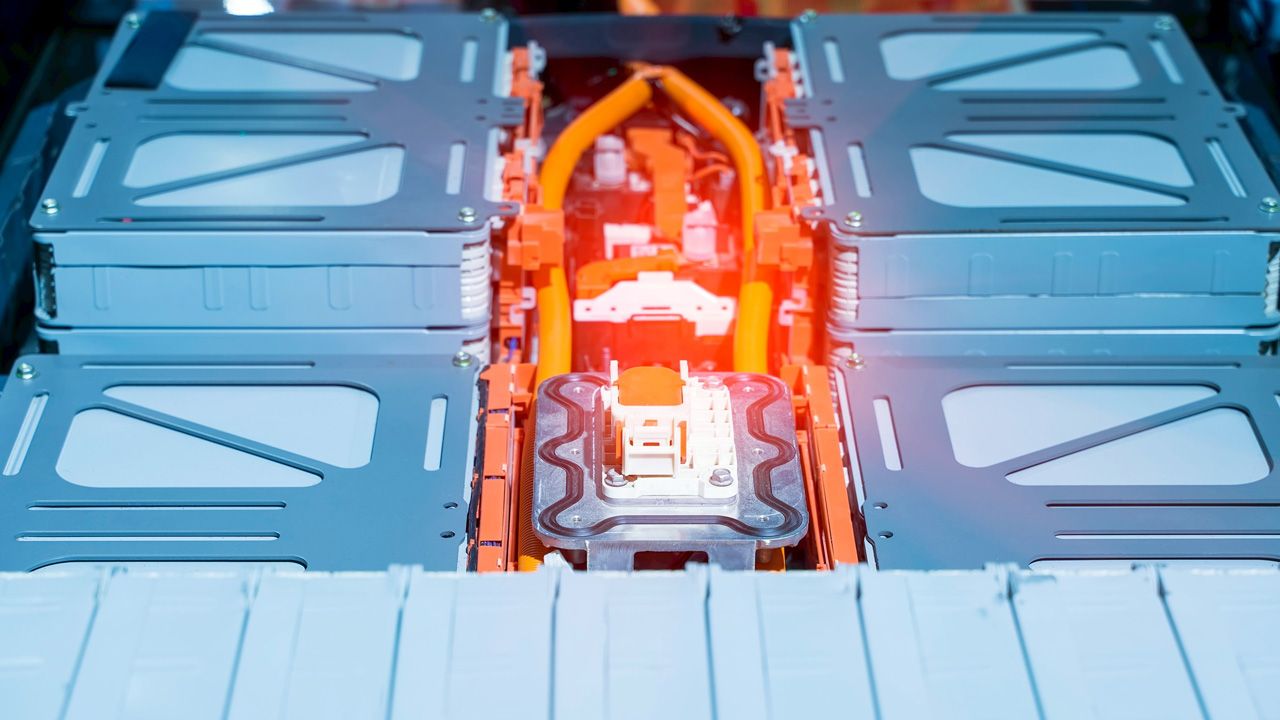 จีนปรับปรุงการรีไซเคิลแบตเตอรี่รถไฟฟ้า หลังผลิตสูง 16 ล้านคัน