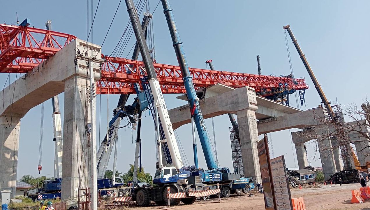 รองนายกรัฐมนตรีสั่งตั้งคณะกรรมการสอบเหตเครนก่อสร้างหล่นทับรถไฟ