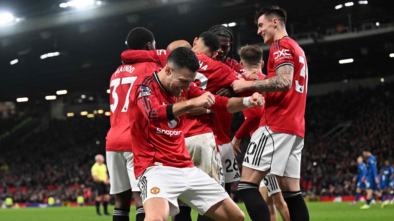 สุดเซอร์ไพรส์ "แมนยู" จ้องคว้า "เด็กเก่า" เสริมทัพ ม.ค. นี้ ค่าตัวไม่แพง มาจริงฮือฮาแน่