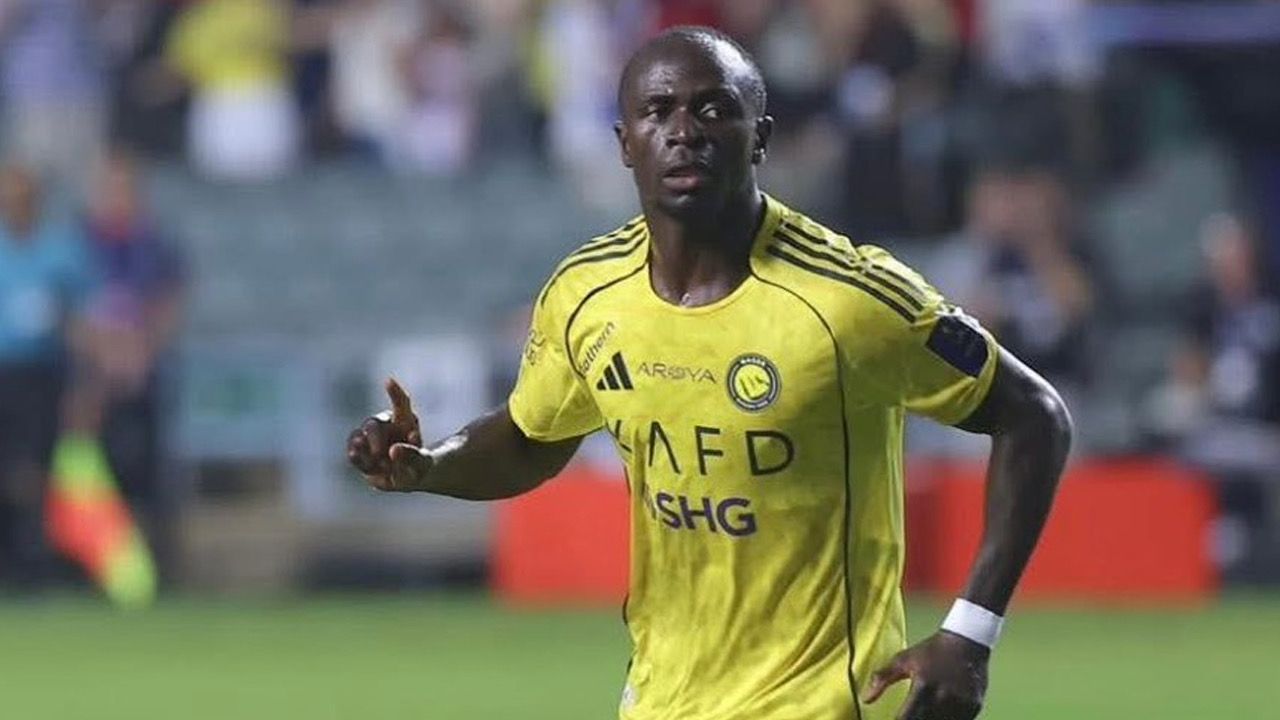 เดาออกไหมว่าใคร “มาเน่” เผยมีเสื้อแข่งตัวเดียว แขวนไว้ที่บ้าน เป็นอดีตเพื่อนร่วมทีมเก่า