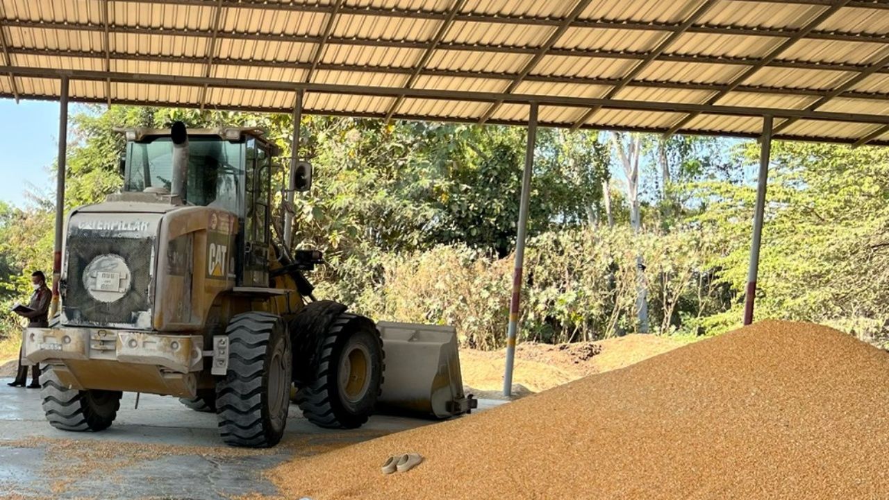 หญิงใจเด็ดช่วยเพื่อนรอดชีวิต แต่ถูกแบ็กโฮทับเสียชีวิต