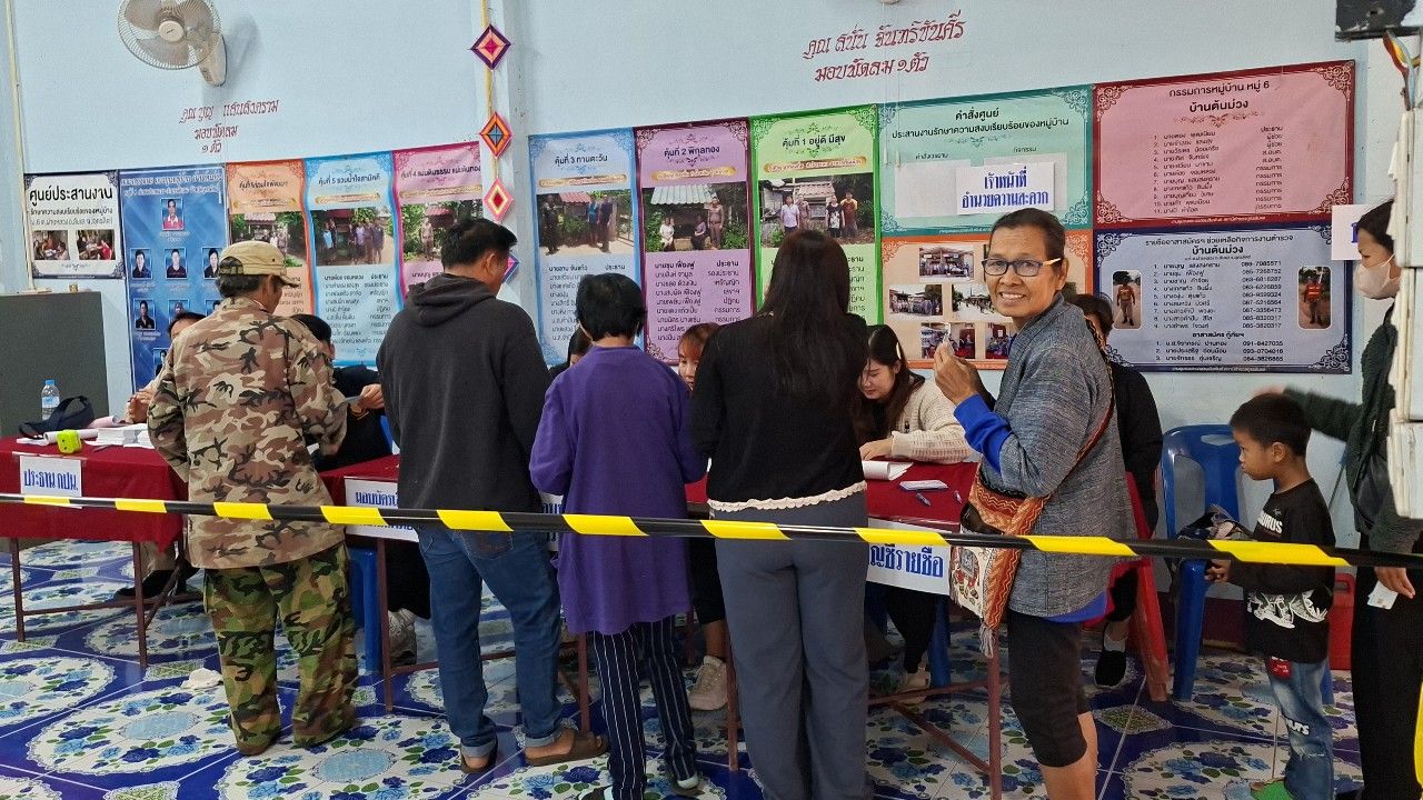 เลขาฯ กกต. ตรวจสอบการลงคะแนนเลือกตั้ง อบต. อุตรดิตถ์ ยอดผู้ใช้สิทธิสูง