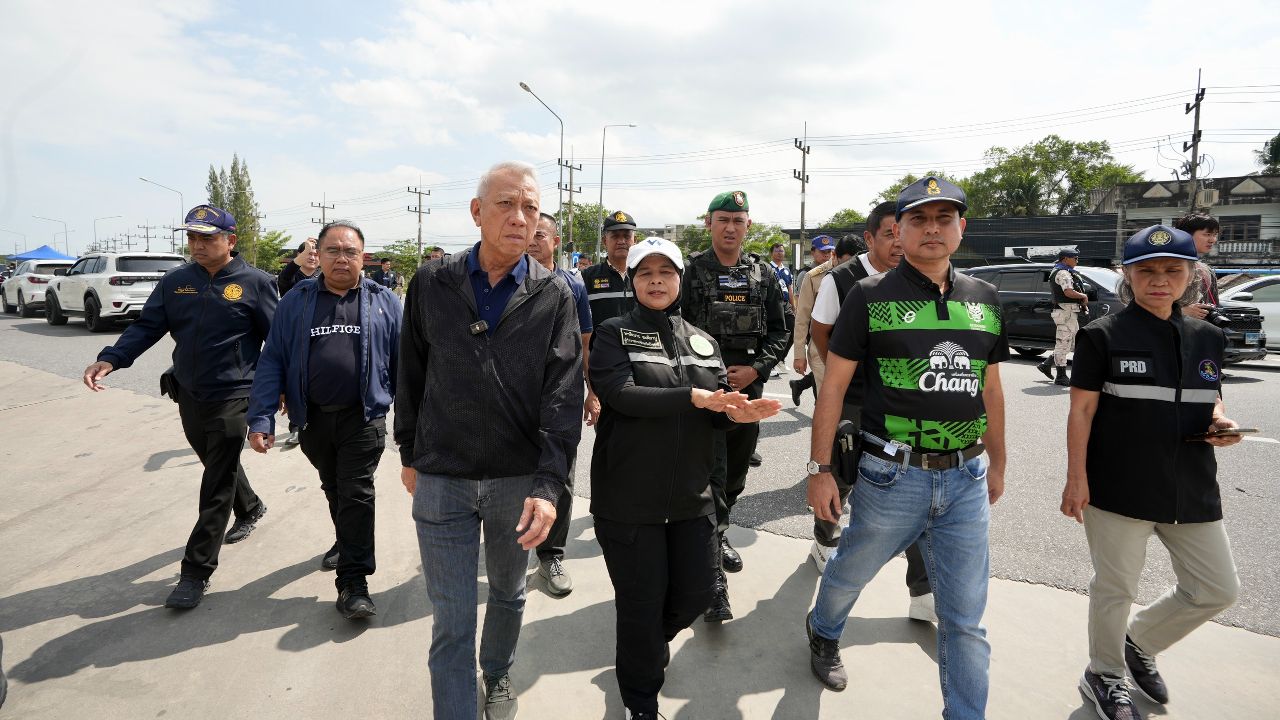 รองนายกรัฐมนตรีตรวจสอบเหตุระเบิดปั๊มน้ำมันในปัตตานี ยืนยันรัฐเยียวยาเต็มที่