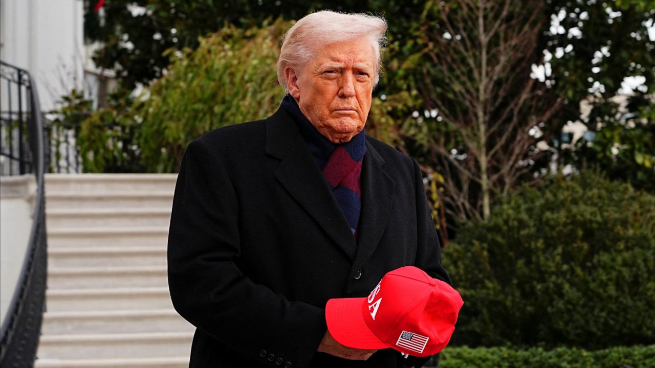 ทรัมป์เตือนสหรัฐฯ อาจเจอวิกฤตหนัก หากศาลฎีกาคว่ำมาตรการภาษี