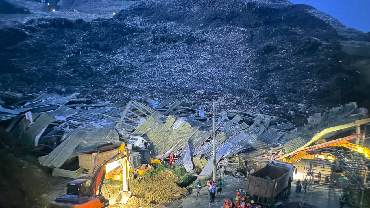 กองขยะสูงเท่าตึก 10 ชั้น ถล่มในเมืองเซบู ส่งผลให้มีผู้เสียชีวิต 1 ราย และสูญหาย 38 คน