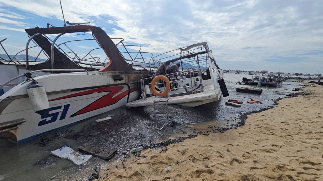 เร่งตรวจสอบสาเหตุไฟไหม้สปีดโบ๊ทที่อ่าวฉลอง ภูเก็ต