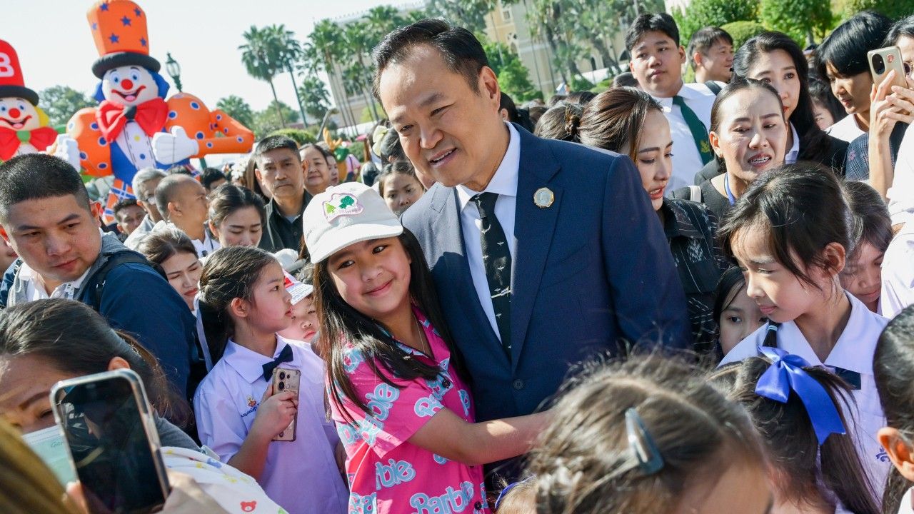 อนุทินชวนเด็กไทยรักชาติและใส่ใจโลกในวันเด็กแห่งชาติ