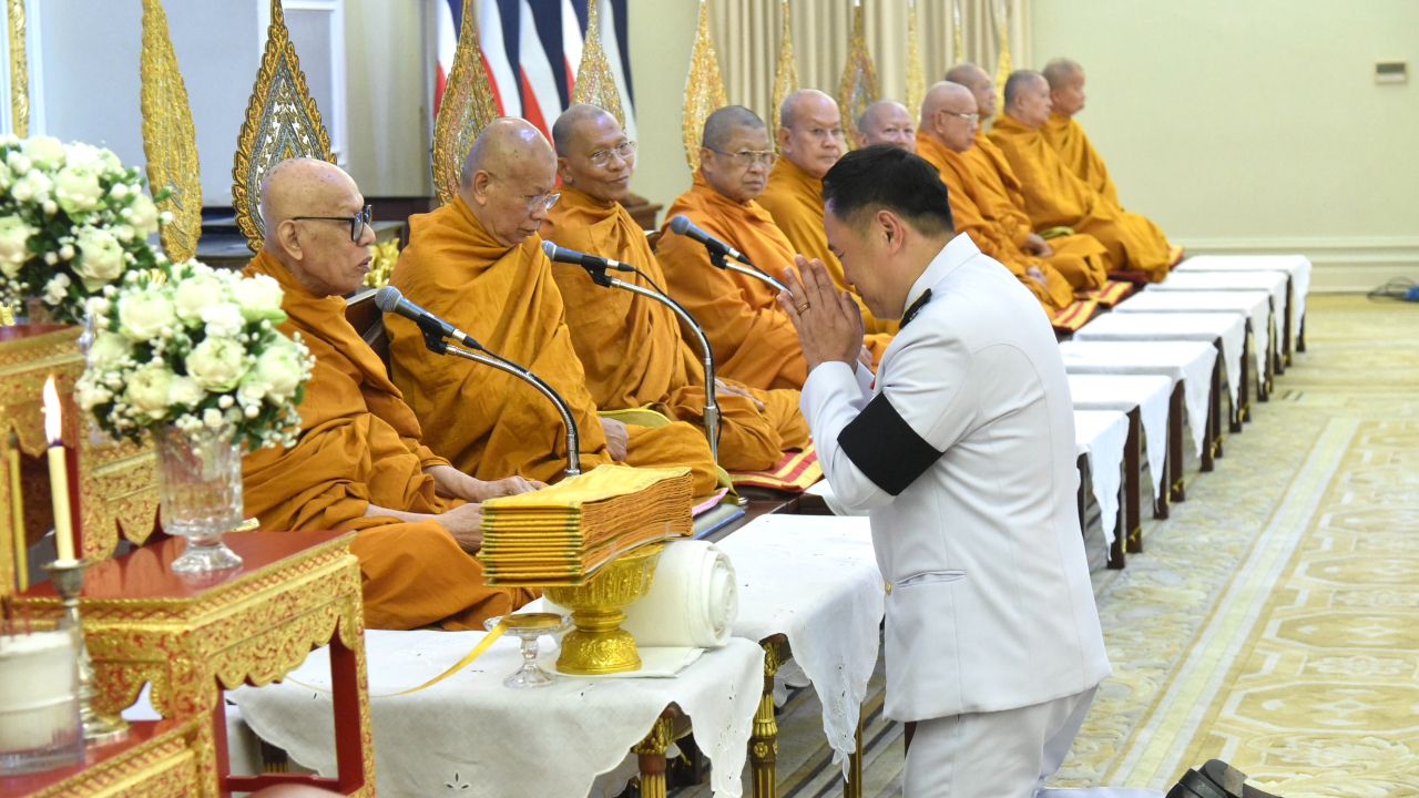 นายกฯ อนุทิน นำ ครม. ทำบุญ 5 ศาสนา บำเพ็ญพระราชกุศล 50 วัน พระพันปีหลวง