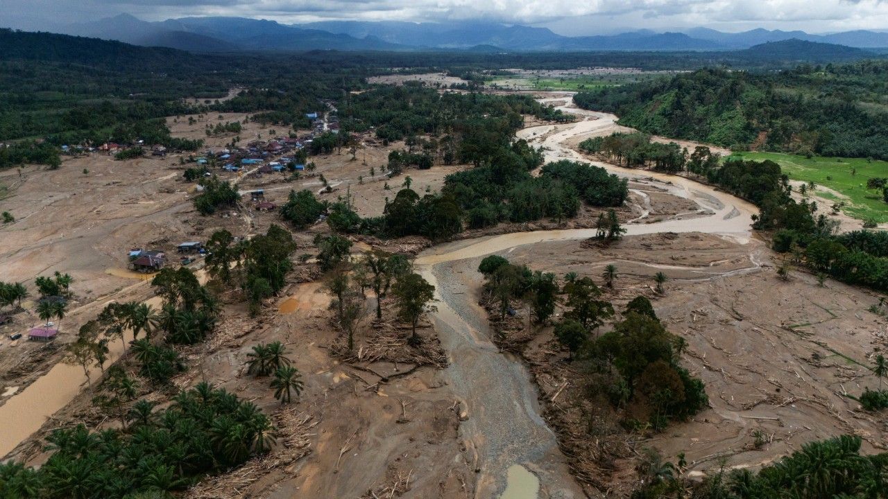 จำนวนผู้เสียชีวิตจากน้ำท่วมในอินโดนีเซียทะลุ 1,000 คน สูญหายอีก 200 ราย