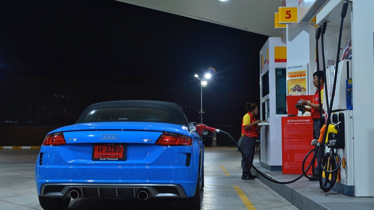 ความปลอดภัยในการเติมน้ำมัน: ลงจากรถเพื่อป้องกันอุบัติเหตุ