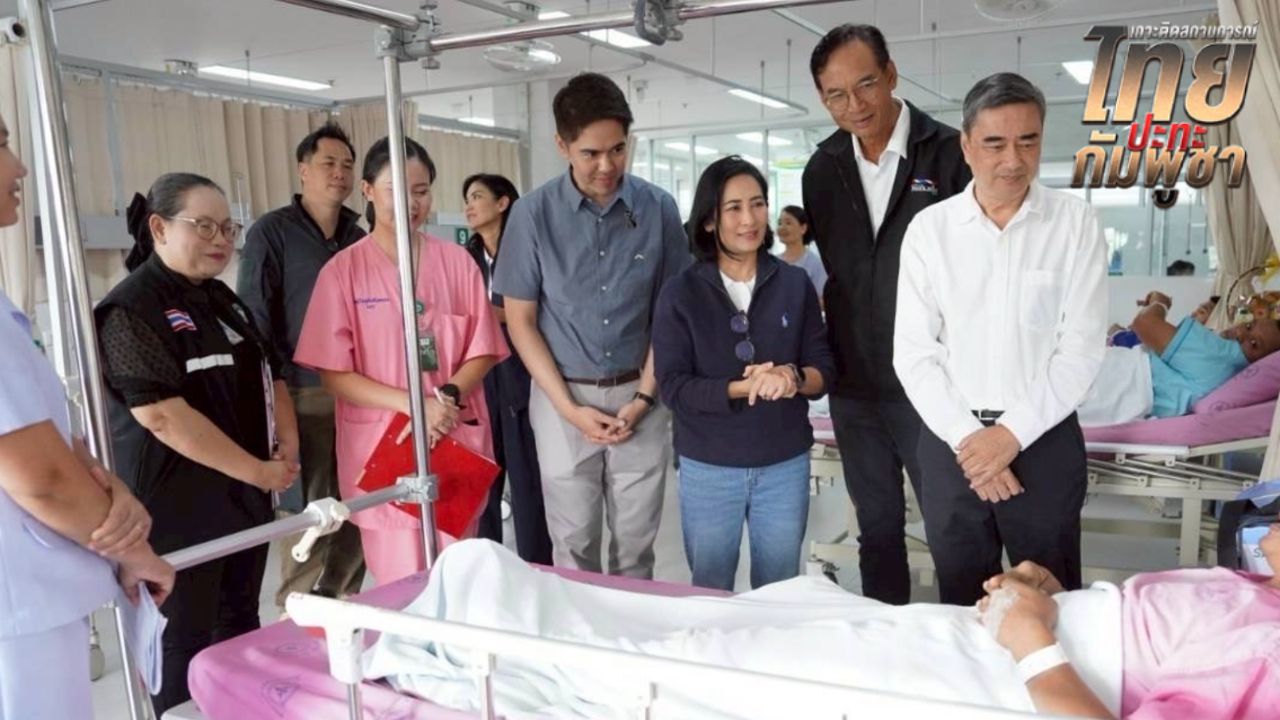 อภิสิทธิ์ เยี่ยมทหารบาดเจ็บและผู้ประสบภัยที่สุรินทร์