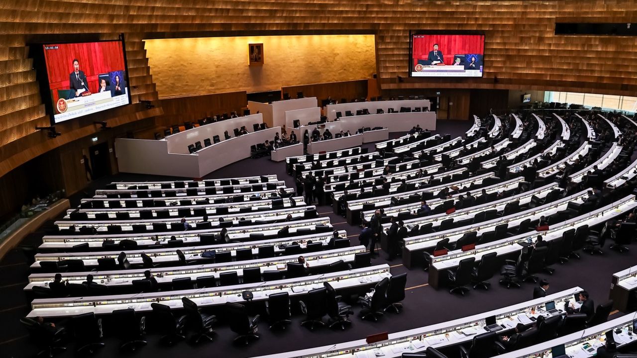 การประชุมรัฐสภาวันที่ 2 แก้ไขรัฐธรรมนูญ ลุ้นจบคืนนี้