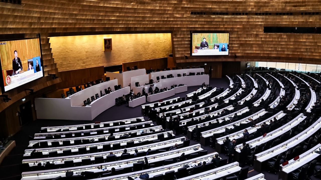 รัฐสภาโหวตผ่านให้อาจารย์มหาวิทยาลัยร่วมร่างรัฐธรรมนูญได้