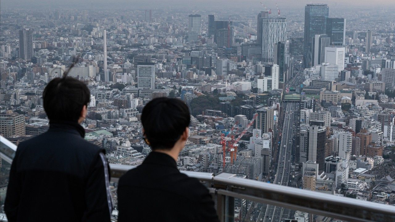 ชายหนุ่มญี่ปุ่นกระโดดตึก ทีวี อาซาฮี ดับ ชายอีกคนบาดเจ็บ