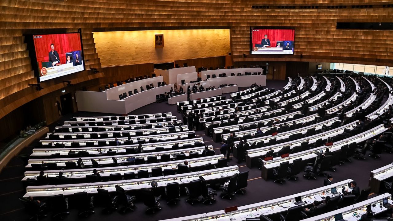 พระราชกฤษฎีกายุบสภาผู้แทนราษฎร เพื่อจัดการเลือกตั้งใหม่