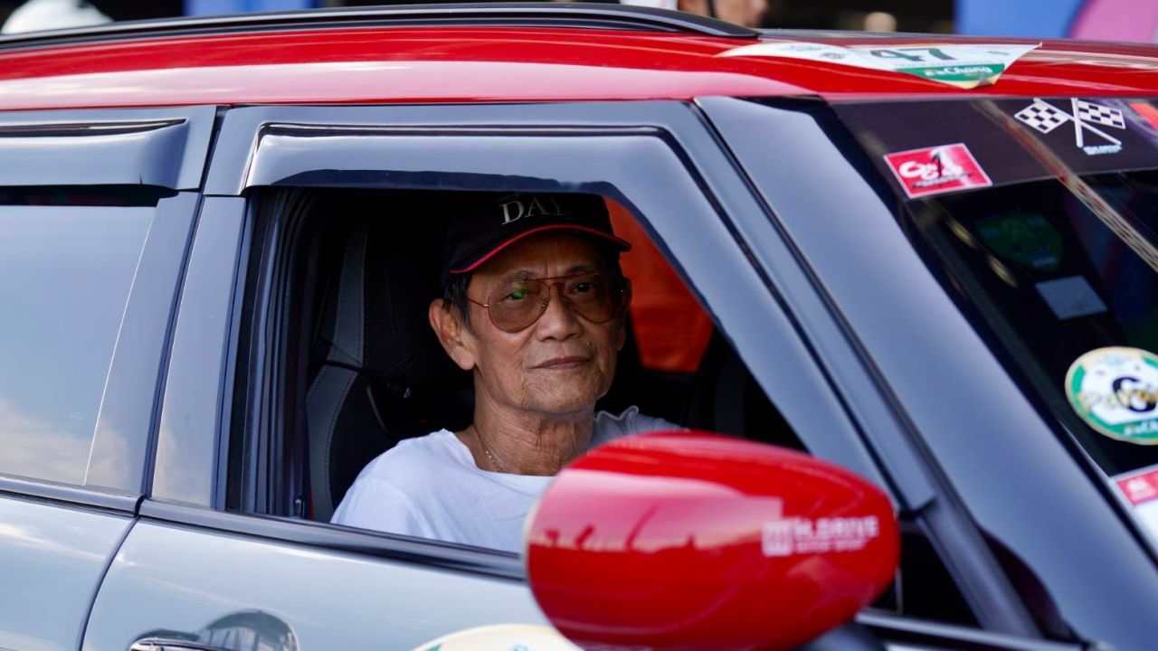 พ่อชิน ชินวุฒ วัย 75 ปี ซิ่งรถแข่งที่บุรีรัมย์ ไม่หวังรางวัล